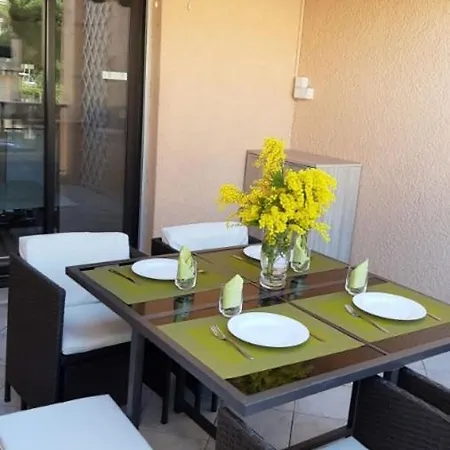 Comfortable Air Conditioned Studio With Terrace Bandol